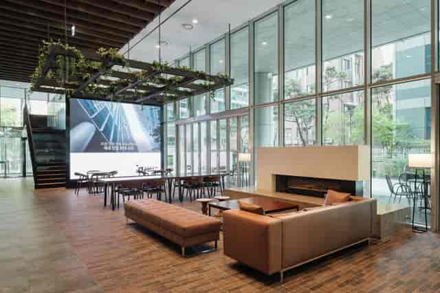 Modern lobby with large screen, ideal for networking and small events.