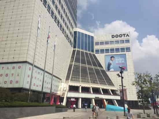 Modern food court in Doota Mall, ideal for conferences and exhibitions.
