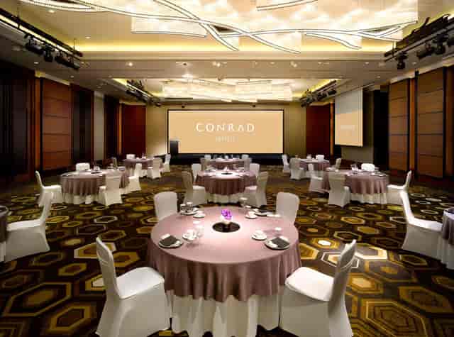 Banquet hall in Conrad Seoul with elegant purple linens for formal events and conferences.