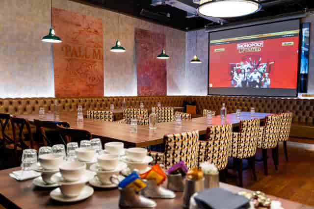 Top Hat Restaurant & Bar
