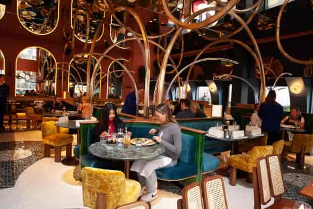 Vibrant dining room in Daroco Soho, ideal for events and gatherings.