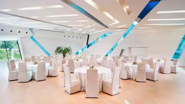 Modern event space at Spazio Como, Sheraton Lake Como Hotel, ideal for meetings and celebrations.