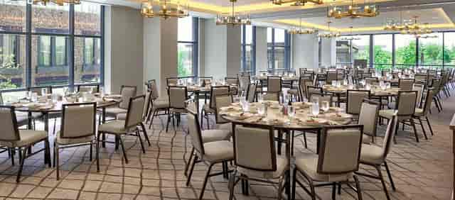 Elegant banquet hall with round tables, ideal for corporate events in Washington D.C.