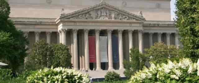 Washington Conference Room at National Archives, featuring grand columns for prestigious events.
