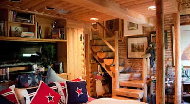 Cozy rustic meeting space in Secret Gardens, ideal for retreats and brainstorming sessions.