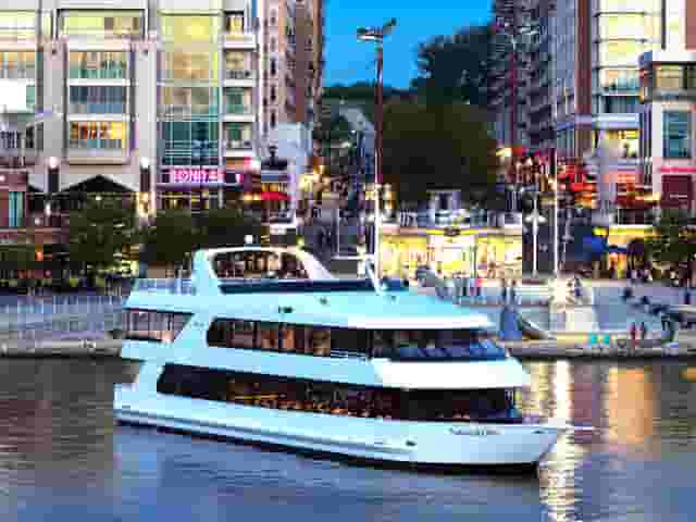 Cruising vessel
