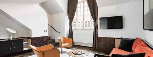 Stylish lounge in Miss Clara by Nobis, ideal for intimate meetings and brainstorming sessions.