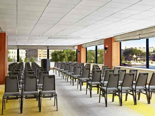 Drottningholmsalen B meeting space with natural light for workshops and presentations.
