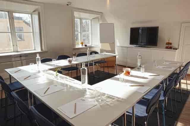 Meeting room at Hotel Skeppsholmen with U-shaped table, ideal for workshops and presentations.