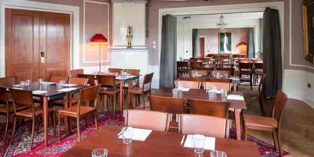 Elegant meeting space at Kvarteret Sparven, ideal for workshops and small conferences.