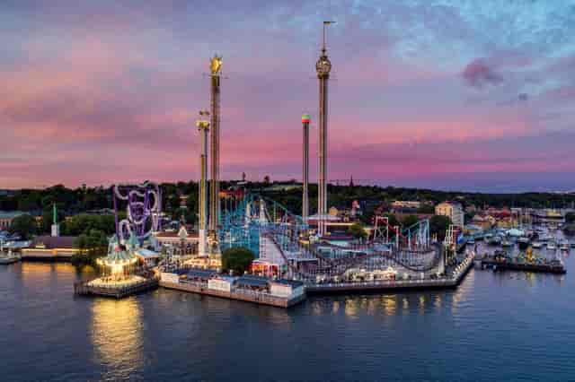 Live music venue at Gröna Lund, vibrant sunset backdrop for corporate events and team-building.
