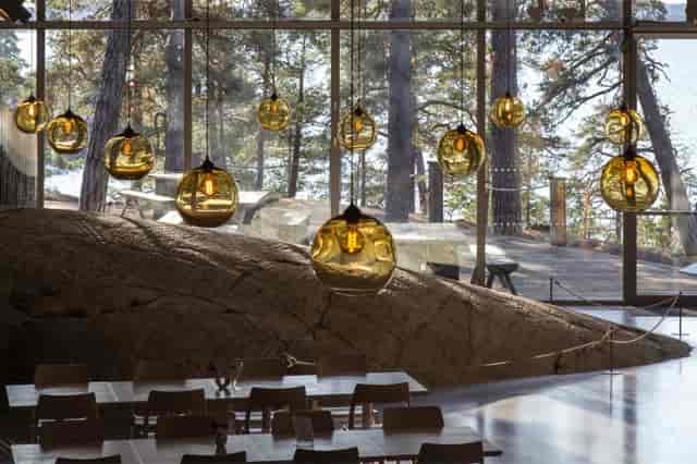 Bådan Café & Pâtisserie: modern event space with pendant lights, ideal for gatherings and meetings.