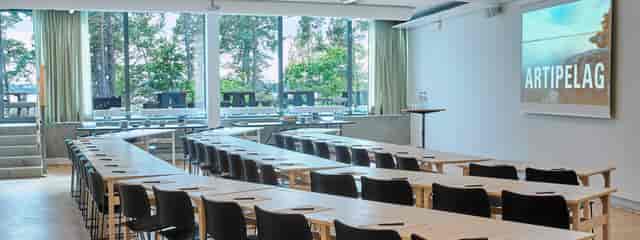 Modern workshop room at Artipelag with natural light and collaborative layout.