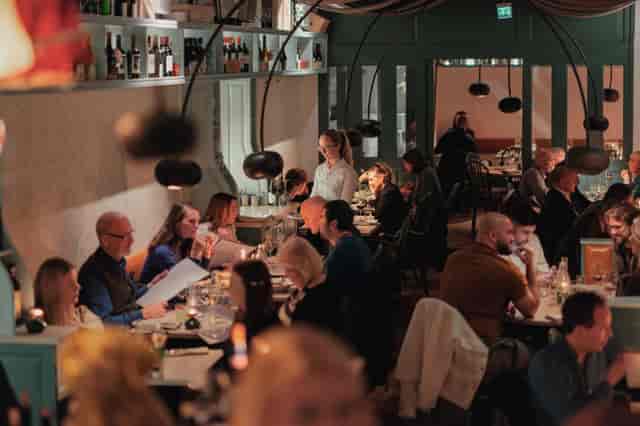 Vibrant dining setting in Chambre Séparée, perfect for intimate gatherings and corporate dinners.
