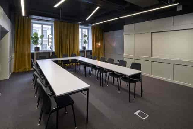 Modern meeting room in Scandic Grand Central, ideal for workshops and strategic planning.