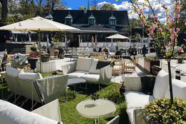 Veranda at Villa Godthem: elegant outdoor event space with modern furniture for gatherings.