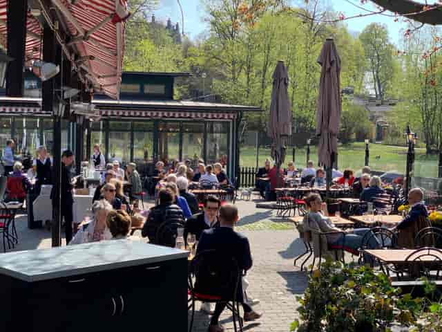 Outdoor beer garden at Wärdshuset Ulla Winbladh, ideal for casual gatherings and networking.