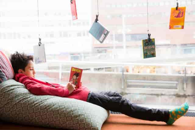 Cozy library in Kulturhuset Stadsteatern for creative workshops and brainstorming sessions.