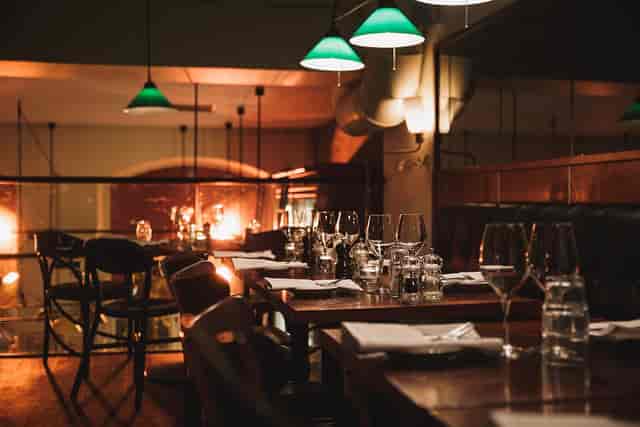 Elegant dining area in Chambre Séparée, perfect for intimate gatherings and corporate dinners.