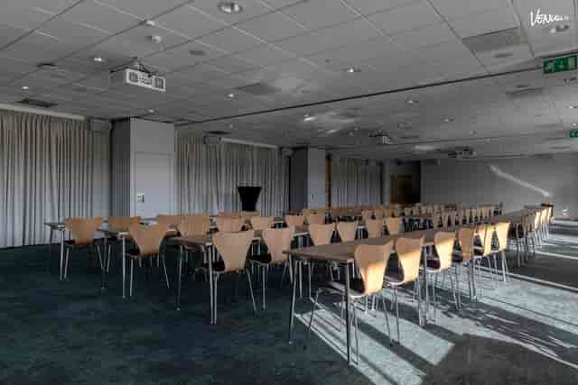 Conference center at Clarion Hotel Sign with natural light, ideal for workshops and presentations.