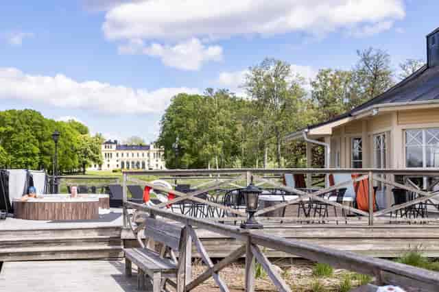 Outdoor conference center terrace at Rånäs Slott, ideal for meetings and events.
