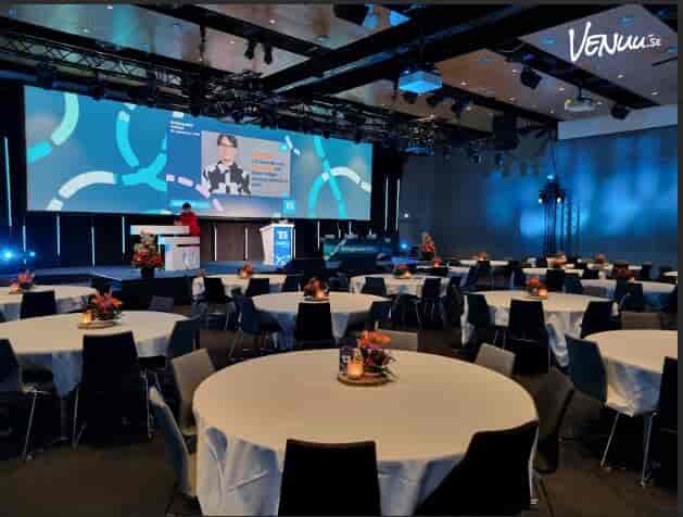 Conference room at Quality Hotel Globe with round tables, ideal for events and presentations.