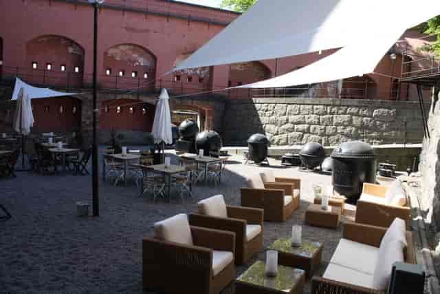 Outdoor event space at Bistro Kastellet with stylish seating for receptions and gatherings.