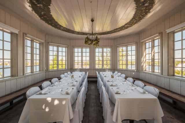 Banquet hall