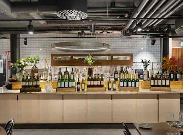 Winemakers Bar är en vinbar för ...