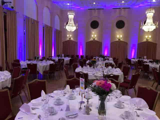 Elegant banquet hall with round tables, ideal for weddings and corporate events.