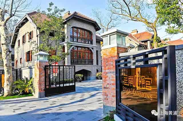 Outdoor Garden at Sinan Mansions, elegant venue for corporate retreats and private events.