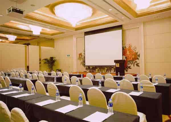 Holiday Inn SHANGHAI PUDONG - 4 HRS ...