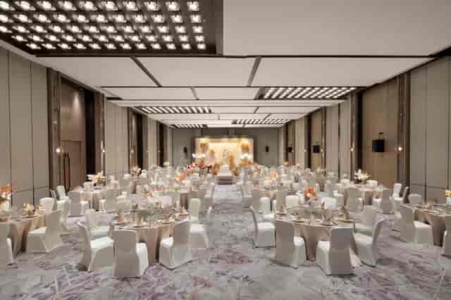 Grand Ballroom at Holiday Inn Shanghai Pudong, elegant tables set for weddings and corporate events.
