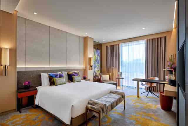 Wallich Ballroom at Sofitel Singapore: modern hotel room for business events and meetings.