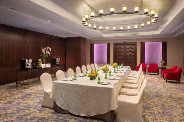 Esplanade Room at Carlton Hotel Singapore, elegant meeting space for professional events.