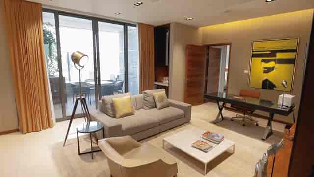 Modern meeting space at Sky Villas, One Farrer, ideal for executive retreats and brainstorming.