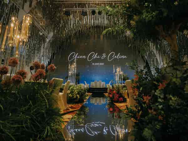 Garden of Dreams, Capella Singapore: elegant wedding venue with lush greenery and soft lighting.