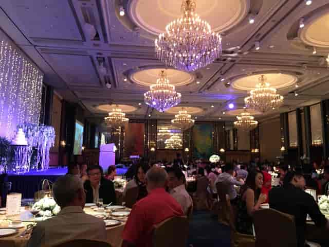Elegant banquet hall with chandeliers, ideal for corporate events and gala dinners.