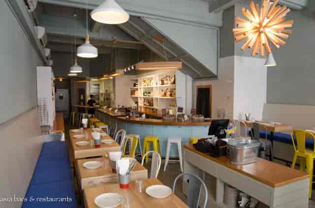 Modern dining area with stylish decor, ideal for networking events and casual meetings.