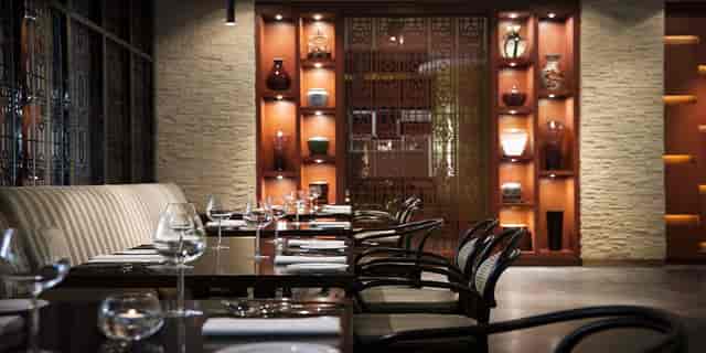 Elegant dining space at JW Marriott New Delhi for upscale events and private dinners.