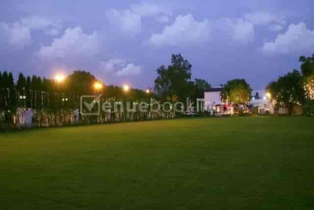 Lush green lawn at Country Inn & Suites, ideal for weddings and events.