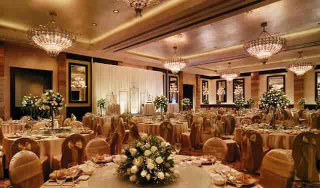 Shangri La Eros Hotel in Connaught ...