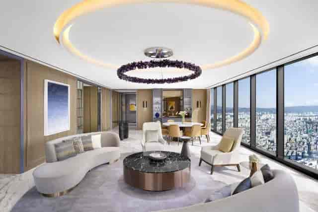 Sophisticated meeting space in Borghini with panoramic city views for executive gatherings.