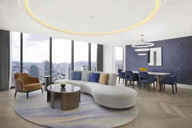 Modern meeting suite in Borghini with panoramic city views for events and gatherings.