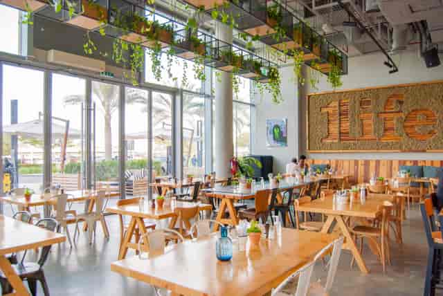 Modern café with natural light, perfect for casual meetings and events.