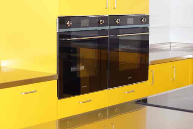 Modern kitchen with yellow cabinetry, ideal for culinary workshops and team-building events.