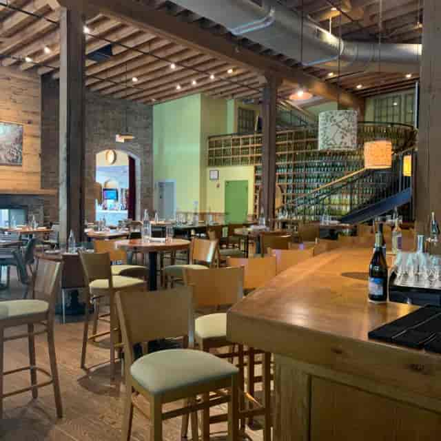 Cellar Room at City Winery Chicago: spacious venue with warm wood tones for events.