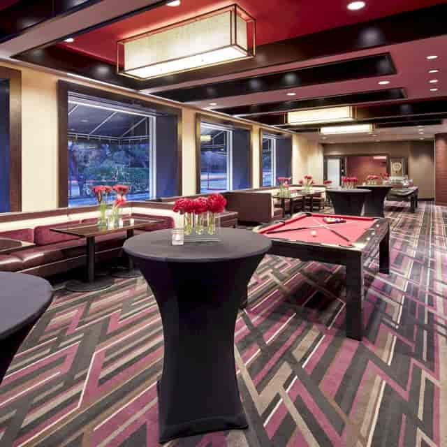 Spindletop Breakout at Hotel Derek: stylish event space for networking and social gatherings.