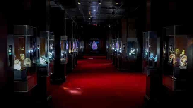 Cullen Hall of Gems: elegant exhibition space for upscale events in Houston Museum.