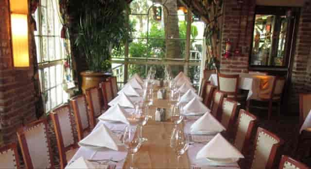 Banquet Room at Pappadeaux Seafood Kitchen, elegant table setup for corporate dinner events.